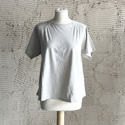 t-shirt z pęknięciem z tyłu